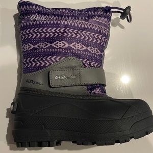 Waterproof winter snow boots. Columbia brand. 400 grams. Great new condition.